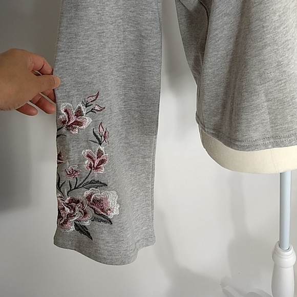 Brand New with tag long sleeve with embroidery top - Picture 5 of 7